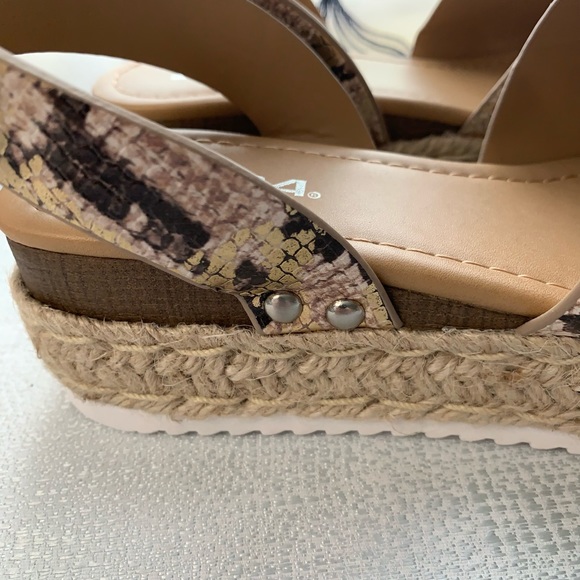 Soda Snake Skin platform Sandals women’s 6.5 or 8, 8.5,9,9.5 or 10 - Picture 10 of 16